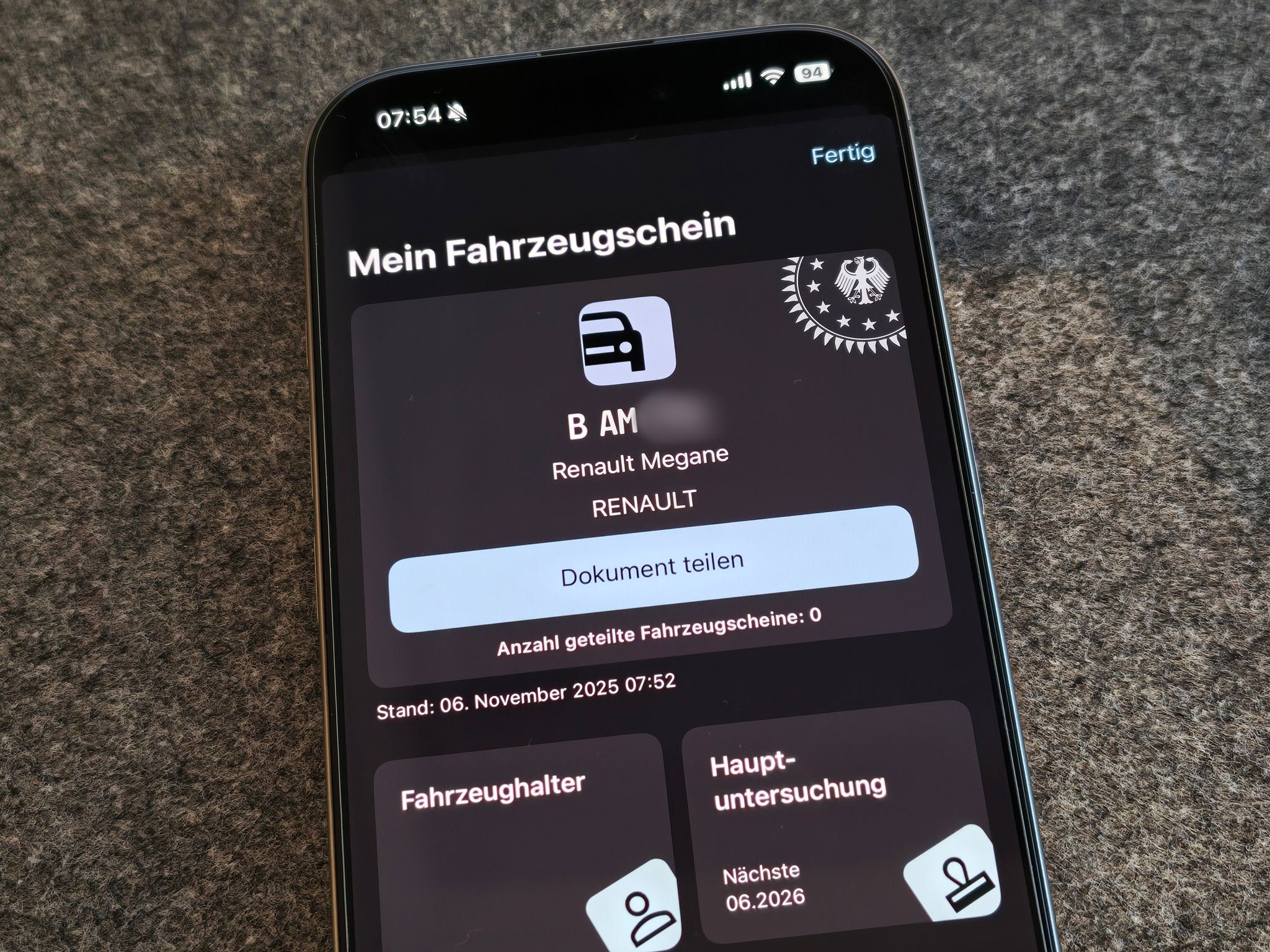 Wie kommt der digitale Fahrzeugschein in die App?