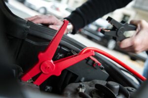 Erst Plus oder erst Minus? So geben Sie richtig Starthilfe