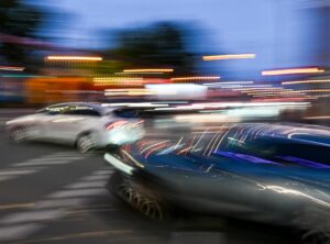 Kollision beim Spurwechsel: Haftet der Unfallgegner mit?